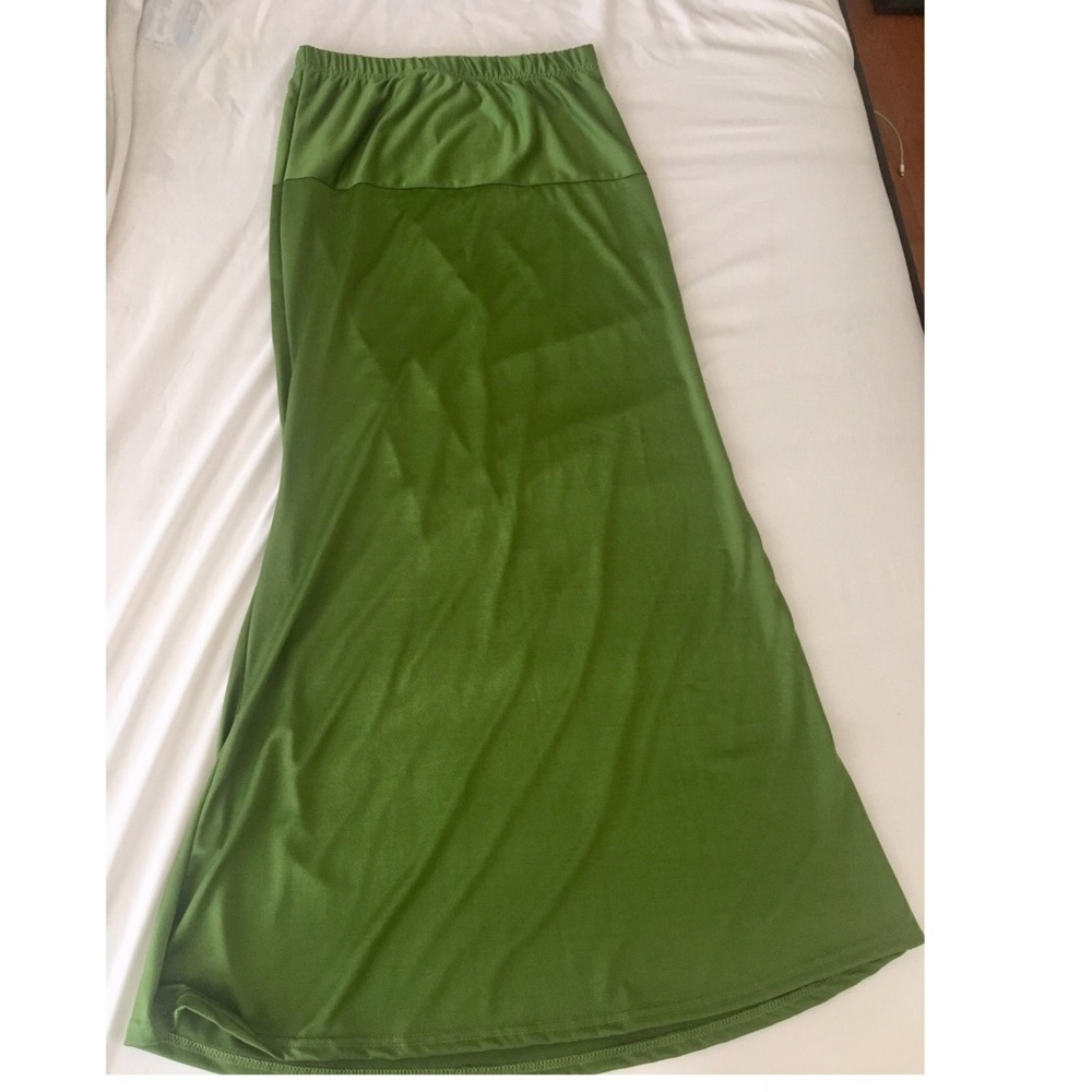 Green maxi skirt